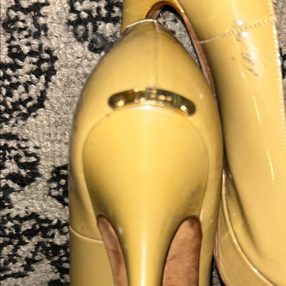 Elegant Dior Yellow Peep-Toe Heels - Picture 2 of 4